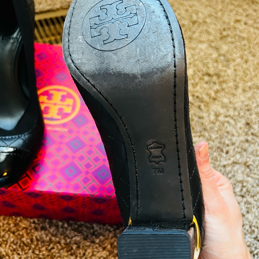 Tory Burch Carrie Quilted Pump, Size 7 - Picture 5 of 8